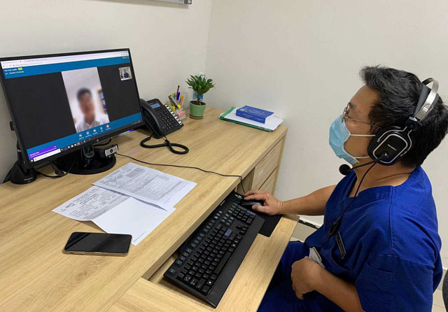 Bác sĩ Cao Thanh Tâm, Trung tâm tim mạch, Bệnh viện Vinmec Central Park tư vấn cho khách hàng từ xa