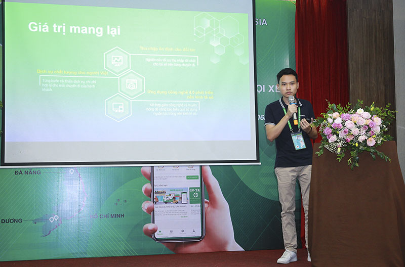 Ông Hoàng Quang Mạnh, Giám đốc GV ASIA thuyết trình tại lễ công ra mắt ứng dụng GV Taxi
