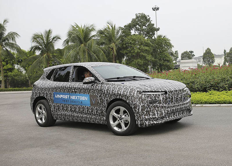 Mẫu xe ô tô điện của VinFast chạy thử tại Hà Nội vào đầu tháng 6/2020