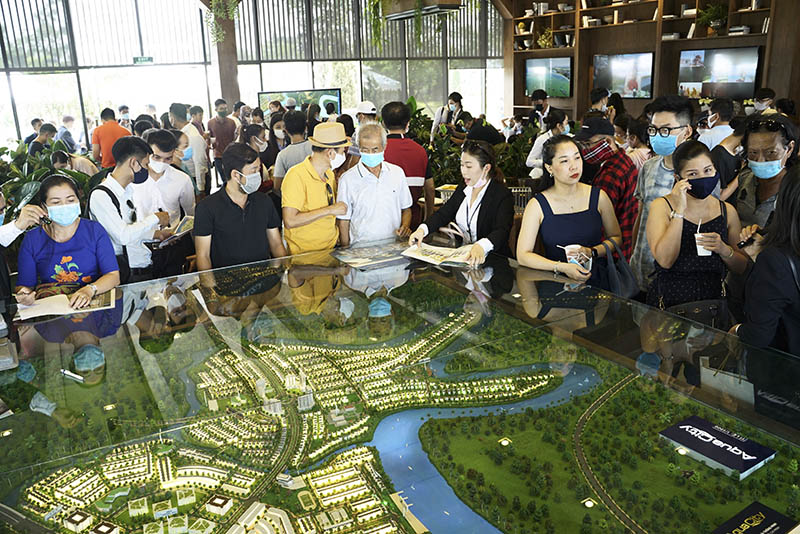 Các chuyên gia nhận định, cùng với sân bay Long Thành, các công trình hạ tầng giao thông bứt phá sẽ khiến thị trường bất động sản phía Đông TP.HCM tiếp tục sôi động