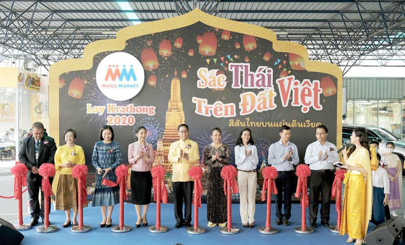 Nghi lễ cắt băng khánh thành chính thức khai mạc chương trình Sắc Thái trên đất Việt tại MM