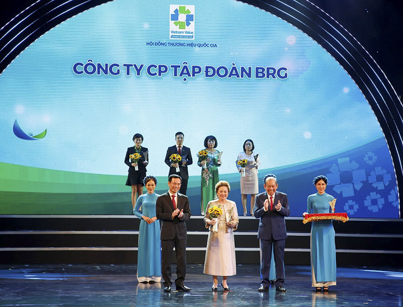 Madame Nguyễn Thị Nga, Chủ tịch Tập đoàn BRG nhận biểu trưng Thương hiệu Quốc gia năm 2020