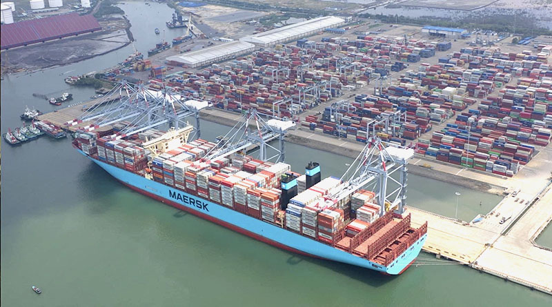 Tàu container trọng tải lớn nhất thế giới cập cảng CMIT