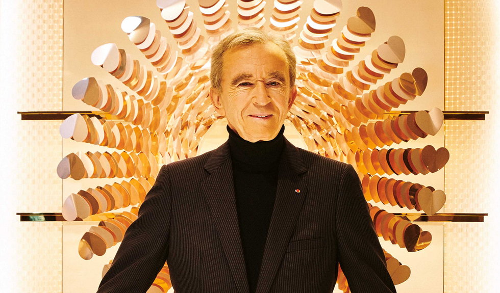 Ông Bernard Arnault là CEO kiêm Chủ tịch của Moët Hennessy Louis Vuitton (LVMH) của Pháp, tập đoàn kinh doanh hàng xa xỉ lớn nhất thế giới