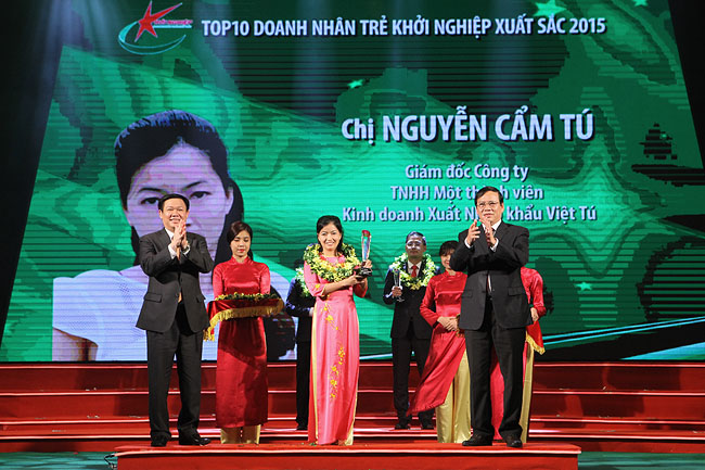 Nguyễn Cẩm Tú, Giám đốc Công ty Trách nhiệm hữu hạn một thành viên Kinh doanh xuất nhập khẩu Việt Tú