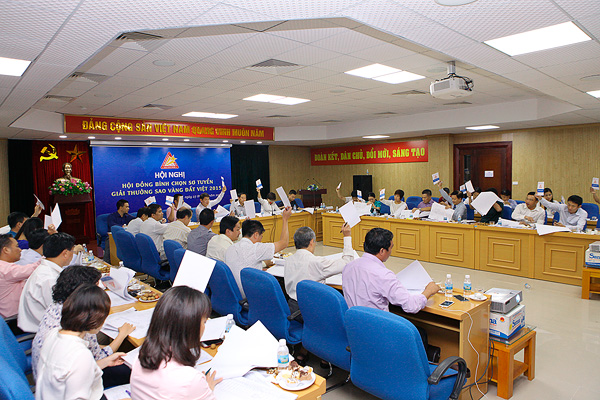Hội đồng xét tuyển Giải thưởng Sao Vàng đất Việt năm 2015 luôn đầy đủ các thành phần từ cơ quan quản lý đến các doanh nhân tham gia