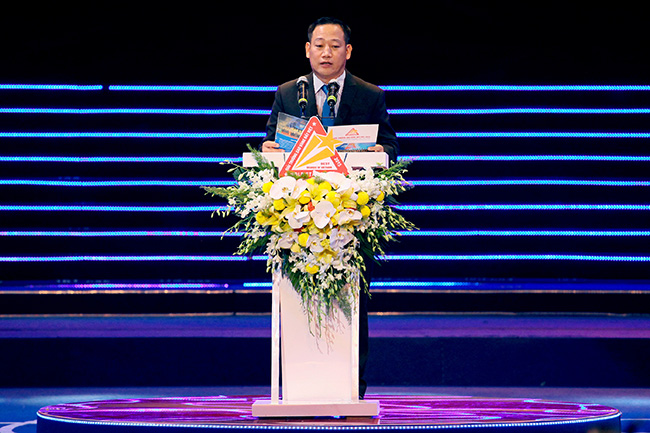Anh Bùi Văn Quân - Chủ tịch Hội doanh nhân trẻ Việt Nam đọc diễn văn khai mạc buổi lễ. Ảnh Chí Cường