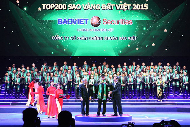 Các doanh nghiệp nằm trong danh sách TOP 200 doanh nghiệp đạt giải thưởng Sao Vàng đất Việt 2015. Ảnh: Chí Cường