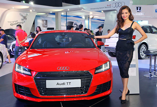 Audi cũng là hãng sở hữu đội ngũ đại sứ thương hiệu hùng hậu. Trong buổi khai mạc sáng 9/10, hoa hậu Ngô Phương Lan, á hậu Dương Tú Anh và nghệ sĩ múa Linh Nga cùng góp mặt, trong khi người mẫu Thúy Hạnh đảm nhận vai trò MC.