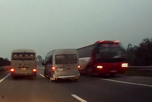 Chiếc xe khách chạy ngược chiều trên cao tốc sẽ bị cấm vĩnh viễn vận tải hành khách tại Hà Nội.