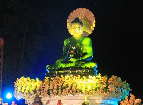 Tượng Phật ngọc hòa bình thế giới đang được trưng bày tại chùa Hồng Phúc, Kiến An, Hải Phòng. Ảnh: CTV