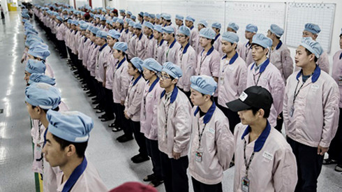 Lực lượng lao động ở Pegatron, Thượng Hải - Ảnh: Bloomberg