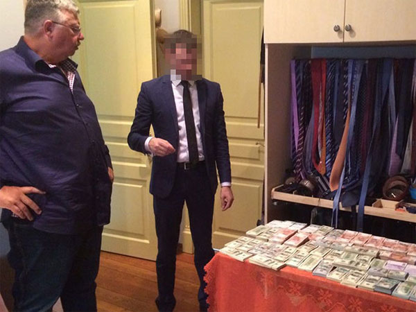 Tiền rúp và ngoại tệ được phát hiện tại nhà của ông Belyaninov