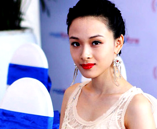 Hoa hậu người Việt tại Nga năm 2007 được cho là thuê người đe dọa đại gia rút đơn tố cáo. 