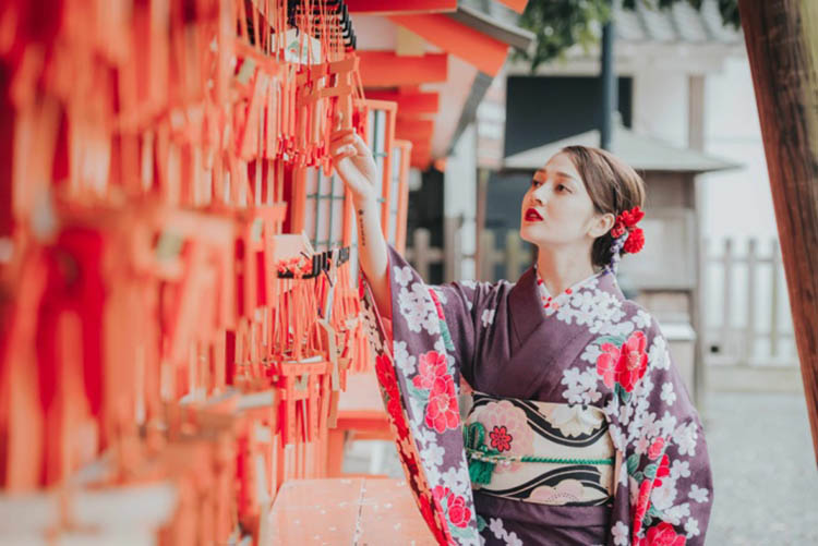 Bảo Anh mặc kimono dạo phố Nhật