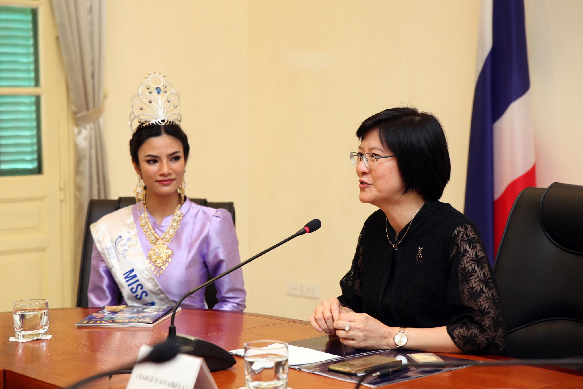 Bà Wanthanee Viputwongsakul rất vui mừng khi vương miện Hoa hậu Hữu nghị ASEAN 2017 thuộc về đất nước Thái Lan
