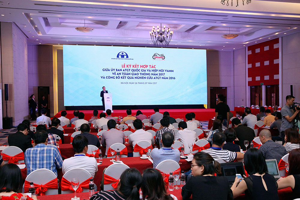 Đây là con số được nhóm các nhà nghiên cứu của trường Đại học Bách khoa TP. HCM do TS Chu Công Minh làm trưởng nhóm đưa ra tại Lễ ký kết hợp tác giữa Ủy ban ATGT quốc gia và Hiệp hội các nhà sản xuất xe máy Việt Nam và công bố kết quản nghiên cứu ATGT năm 2016 diễn ra sáng nay 26/7.