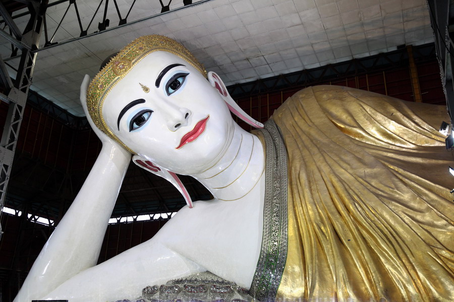 Bạn đừng bỏ lỡ cơ hội viếng chùa Chaukhtatgyi chiêm ngưỡng tượng phật nằm khổng lồ,độc đáo và linh thiêng này