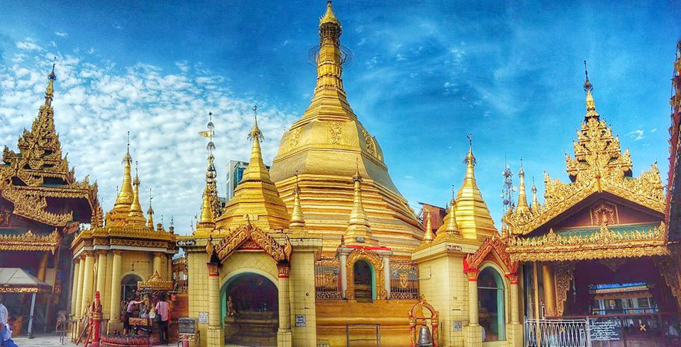 Chùa Sule nằm tại trung tâm thành phố Yagon, Myanmar. Tương truyền ngôi chùa linh thiêng có tuổi đời hơn 2500 năm, là nơi lưu giữ 1 trong 8 sợi tóc Đức Phật Tổ.