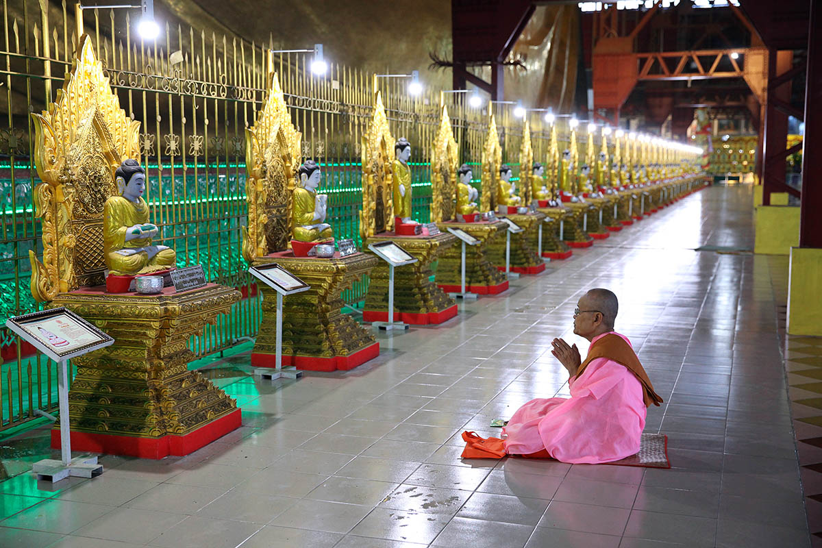 Trong hành trình du lịch Myanmar, thật thiếu xót nếu bạn không đến viếng ngôi chùa Chaukhtatgyi độc đáo này