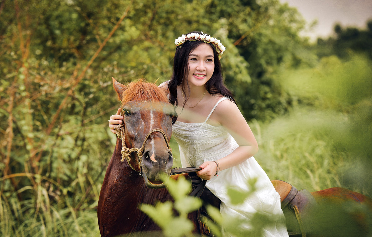 Thúy Bình sở hữu vẻ đẹp yêu kiều, duyên dáng nhưng lại khá cá tính. 