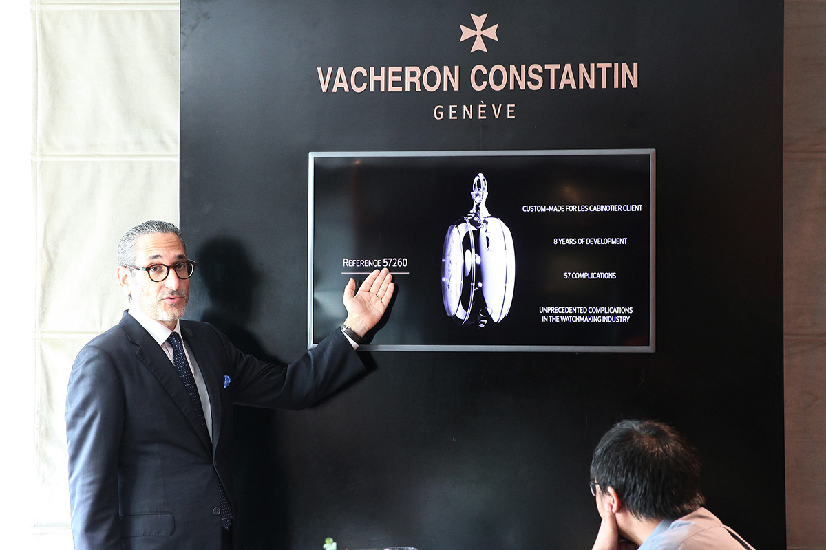 Vacheron Constantin luôn cam kết cung cấp cho khách hàng trên khắp thế giới những cỗ máy thời gian hoàn hảo với chất lượng dịch vụ cao nhất. 