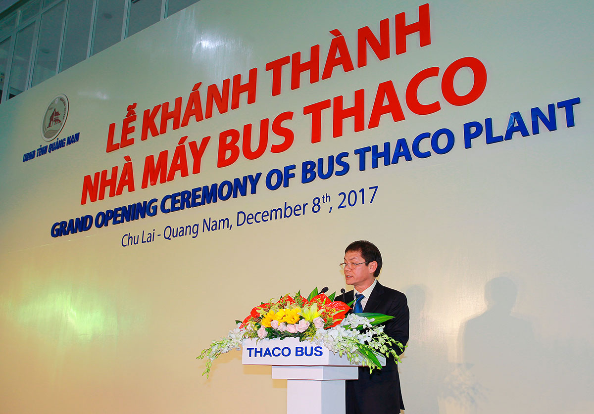 Phát biểu tại buổi lễ, ông Trần Bá Dương, Chủ tịch HĐQT THACO cho biết, từ năm 2005, THACO đã nghiên cứu và sản xuất lắp ráp xe bus trong cùng nhà máy sản xuất xe tải trên quan điểm quản trị “kết hợp tạo lợi thế, chuyên biệt để hiệu quả” nhằm đúc kết kinh nghiệm và nghiên cứu công nghệ sản xuất xe bus cho riêng mình. 