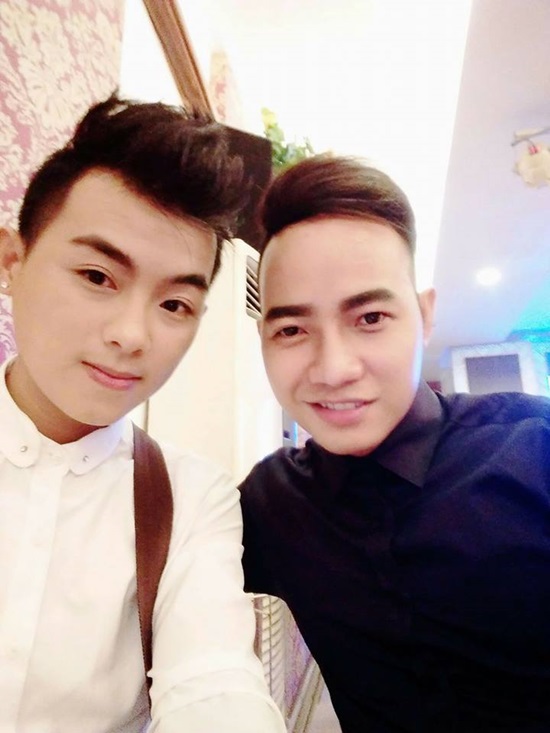 Ca sĩ Gia Khang (trái) và Chí Ngôn (phải) thành lập nhóm nhạc ATA vào khoảng năm 2012.