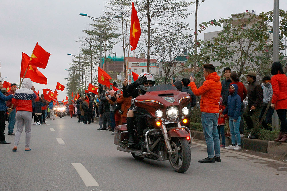 Đoàn xe phân khối lớn dẫn đoàn...