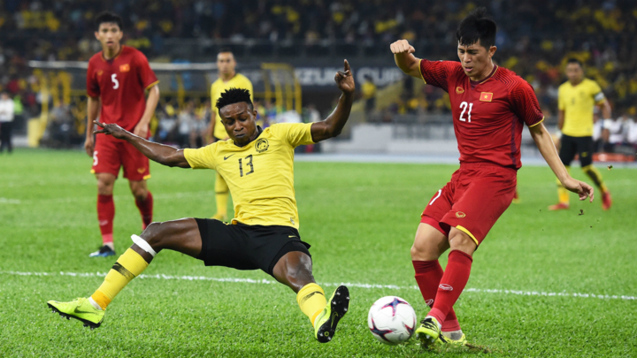 Sumareh (số 13) là cầu thủ đầu tiên không có gốc gác Malaysia thi đấu cho đội tuyển nước này. Ảnh: Đức Đồng.