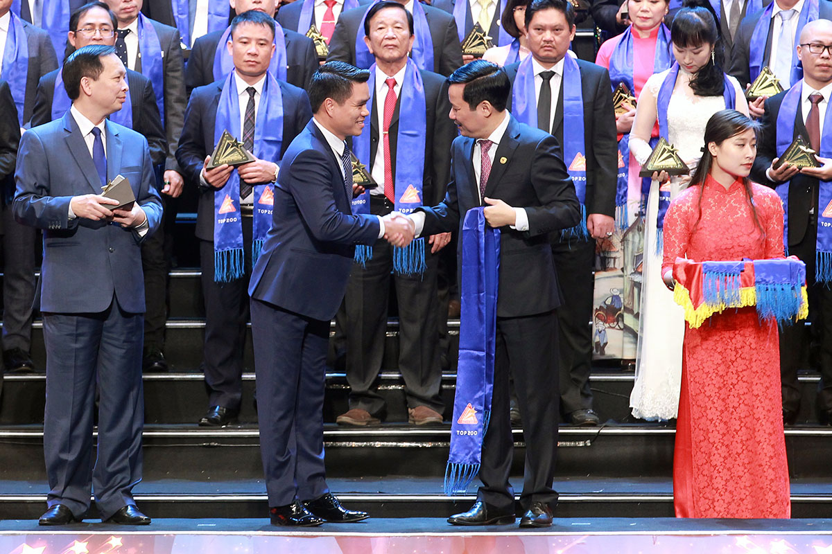 200 doanh nghiệp được trao Giải Sao Vàng đất Việt 2018 đã tạo ra doanh thu gần 1 triệu tỷ đồng, nộp ngân sách trên 72 nghìn tỷ đồng và tạo việc làm cho trên 417.000 lao động. 