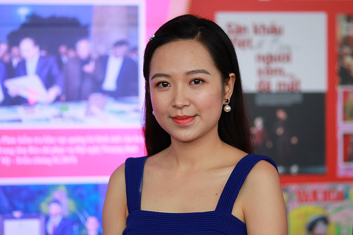 Trong 4 cô gái, Kim Oanh là người gây chú ý hơn cả với chất giọng Quảng Trị. Sinh ra ở Huế và lớn lên ở Quảng Trị nhưng đã nhiều năm sinh sống và học tập ở thủ đô nên cô có thể nói thành thạo tiếng Hà Nội. 