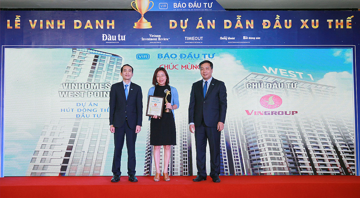 II. Dự án hút dòng tiền:  Bà Võ Minh Nguyệt, Đại diện Tập đoàn Vingroup nhận giải cho Dự án Vinhomes West Point.
