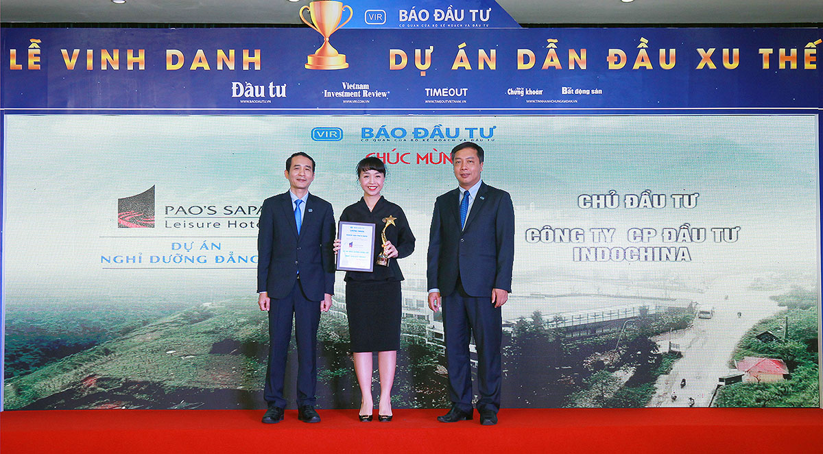  Bà Ngô Thị Thu Lý, Giám đốc Khách sạn Pao's Sapa thuộc CTCP Đầu tư Indochina nhận giải cho Dự án Khách sạn Pao's Sapa.