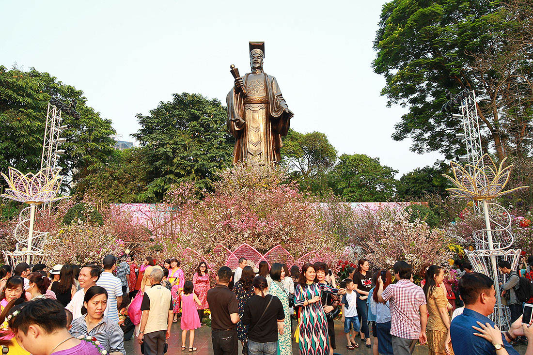 Lễ hội hoa anh đào Nhật Bản – Hà Nội 2019 chính thức khai mạc  lúc 20h00 ngày 29/3/2019 tại Khu vực Vườn hoa Tượng đài Lý Thái Tổ với sự có mặt khoảng 300 đại biểu. 