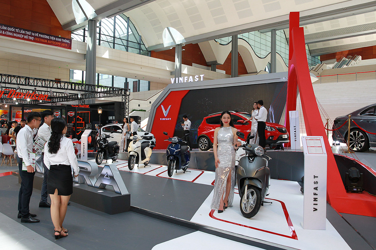 Gian trưng bày triển lãm của Vinfast nằm ngay giữ trung tâm gian chính tại Vietnam AutoExpo 2019.