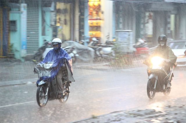 Đêm nay (17/6),  Bắc Bộ và Thanh Hóa có mưa, có nơi mưa rất to.