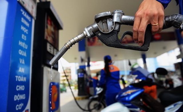 Giá xăng dầu được điều chỉnh giảm kể tưf 15h00 ngày 16/6.