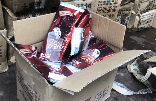 Lô hàng 8.000 que kem Trung Quốc nhập lậu vào Việt Nam vừa bị quản lý thị trường Lào Cai thu giữ.