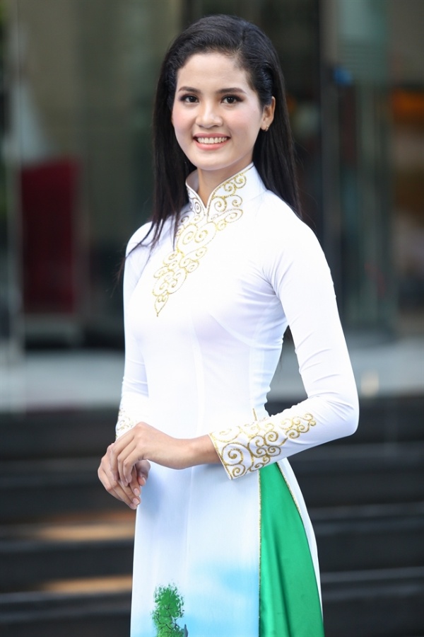 Dương Thị Ngọc Thoa là một trong những thí sinh có điểm bình chọn cao nhất từ khán giả trong vòng chung khảo miền Nam Hoa hậu Thế giới Việt Nam. 