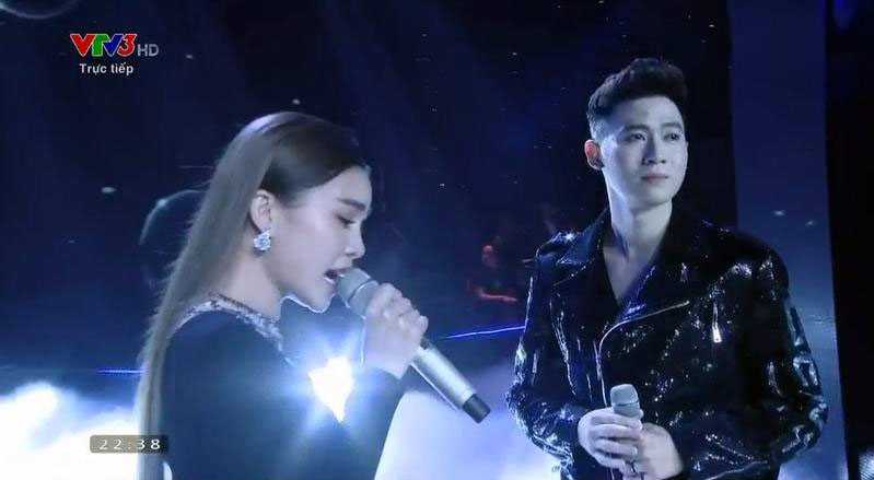 Trở lại sân khấu Giọng hát Việt 2019, Hoàng Đức Thịnh một lần nữa đốn tim khán giả khi kết hợp cùng ca sĩ Giang Hồng Ngọc với ca khúc Nơi tình yêu bắt đầu.