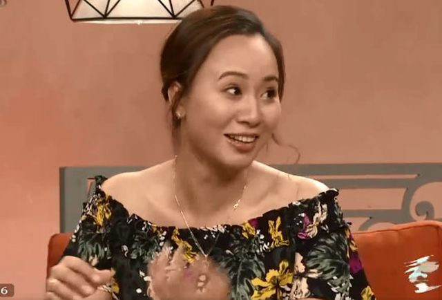 Khánh Linh xuất hiện trên chương trình truyền hình. Ngoài đời, nữ diễn viên hoạt bát và hiền lành hơn Linh phim 