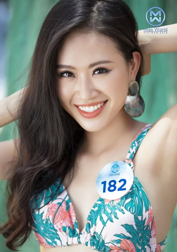 Trần Đình Thạch Thảo sinh năm 1997, quê Bình Thuận. Cô là Á khôi Miss Photo 2017. 