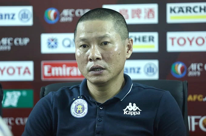 HLV Chu Đình Nghiêm trong cuộc họp báo sau trận đấu. Ảnh: Đương Phạm.