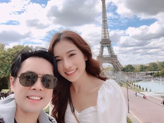 Dương Khắc Linh và Sara Lưu kỷ niệm hai tháng ngày cưới bằng chuyến đi tới Paris, Pháp.