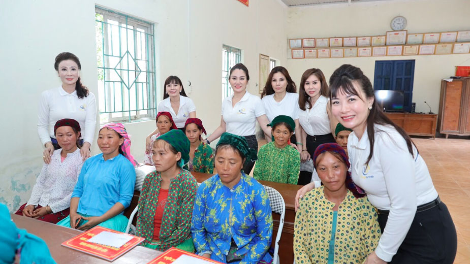 Hiệp hội nữ doanh nhân doanh nghiệp nhỏ và vừa Việt Nam tiếp tục hành trình thiện nguyện tại Hà Giang.