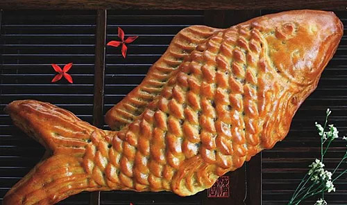 Bánh con cá có trọng lượng 900 gram.