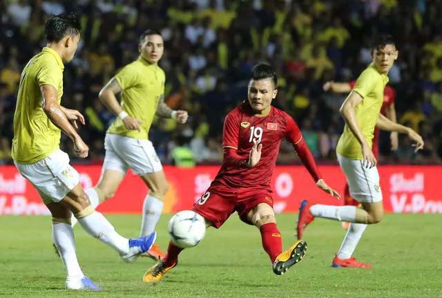 Các đội tuyển của Thái Lan (áo vàng) đều thua Việt Nam trong ba lần gặp nhau gần đây