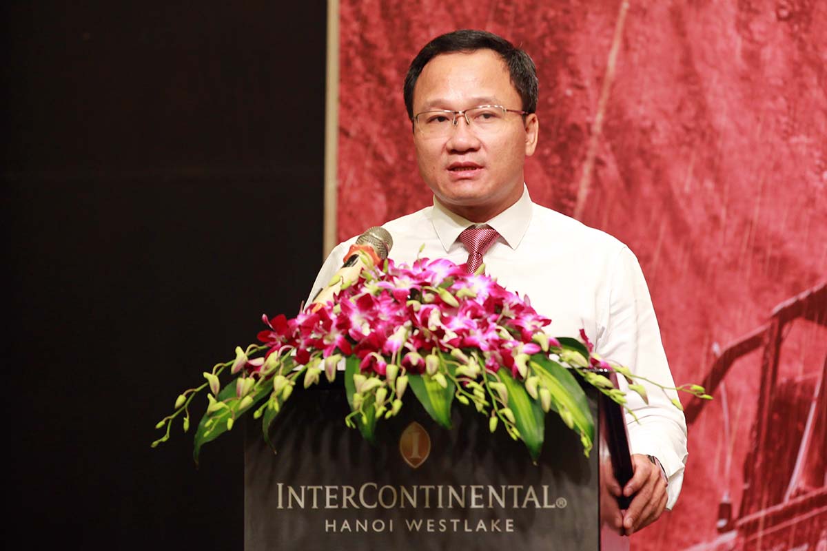 Ông Khuất Việt Hùng, Vụ trưởng Vụ Vận tải, Bộ GTVT giữ chức Phó Chủ tịch chuyên trách Ủy ban An toàn giao thông Quốc gia phát biểu tại buổi lễ.