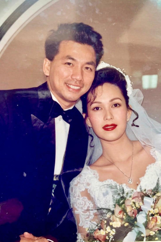 Ảnh cưới của diễn viên Diễm My cách đây 25 năm. Con gái lớn của chị - Thùy My - đang học ở Mỹ về ngành truyền thông. Con gái thứ hai - Quế My - là sinh viên năm nhất, học về lĩnh vực sản xuất phim ảnh. 